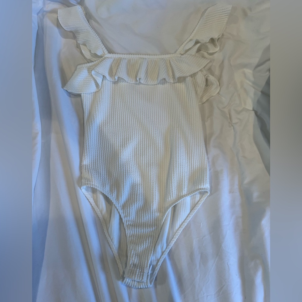 White Ribbed body suit with ruffles (S)
